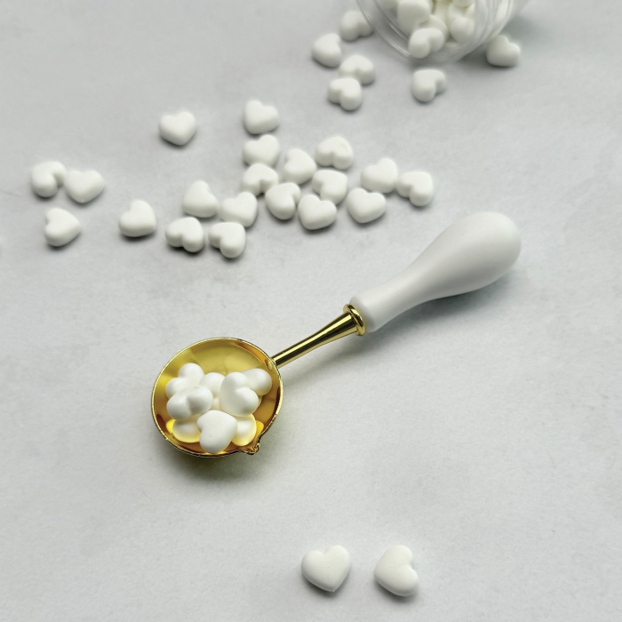 Linguriță pentru topit ceară alb cu auriu, lingură ceară sigilii alb aurie, ustensilă topire ceară alb auriu [1]