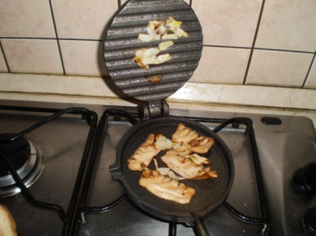 Presa de slanina din fonta cu striatii [6]