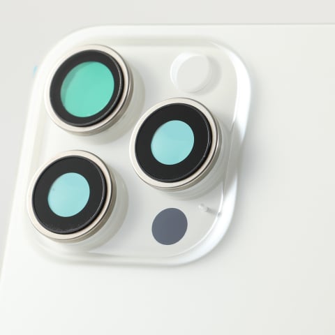 Capac spate sticla iPhone 16 Pro cu magnet, fara NFC, culoare White Titanium [2]