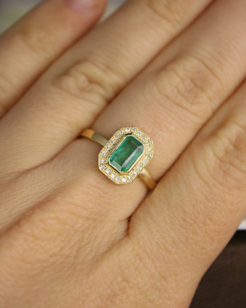 Inel aur 18K cu smarald 0.81ct și diamante [1]