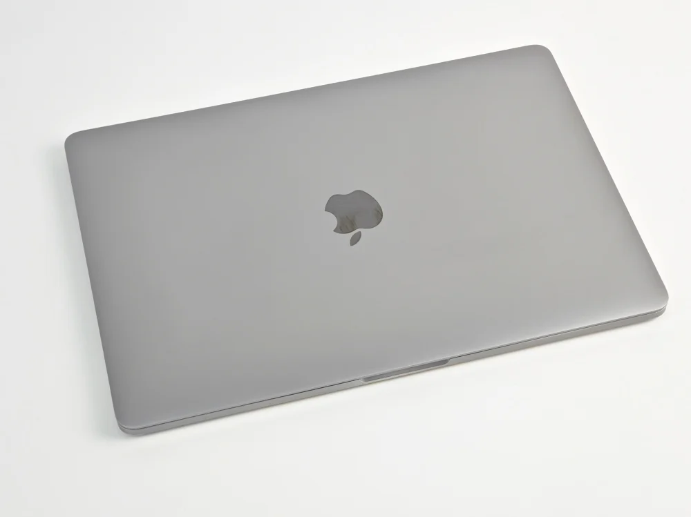 MacBook Pro 13″ 2017, 256 GB Space Gray [1]