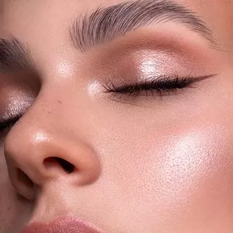 020 Pudra iluminatoare More Than Glow Catrice [3]