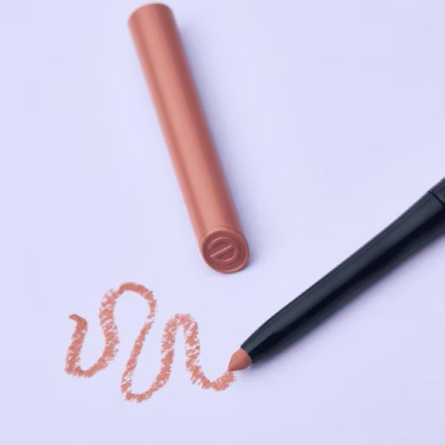 Creion pentru buze 8h MATTE comfort 04 Essence [3]