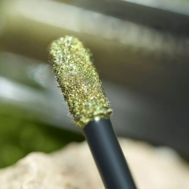 Fard de pleoape lichid 03 verde Metallic MYSTIC FOREST Catrice 4.5 ml [3]