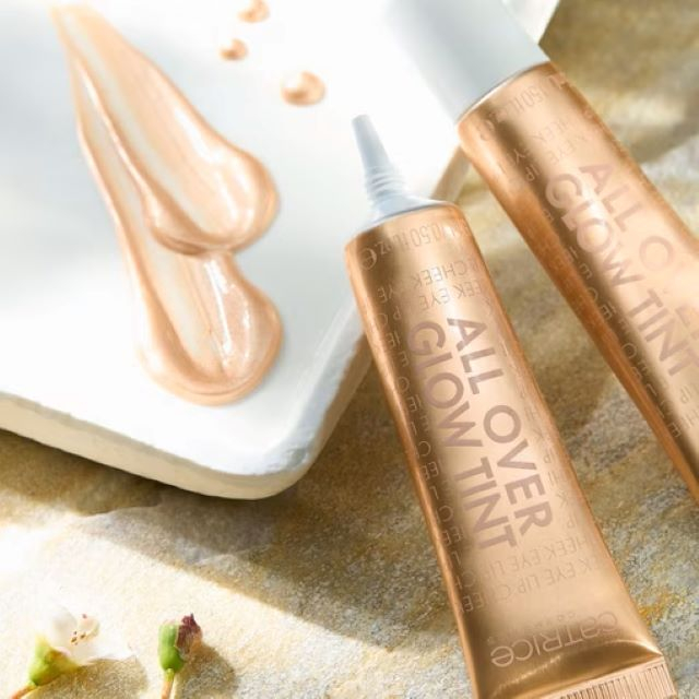 Iluminator lichid pentru obraz, ochi și buze 030 All Over Glow Tint Catrice 15 ml [3]