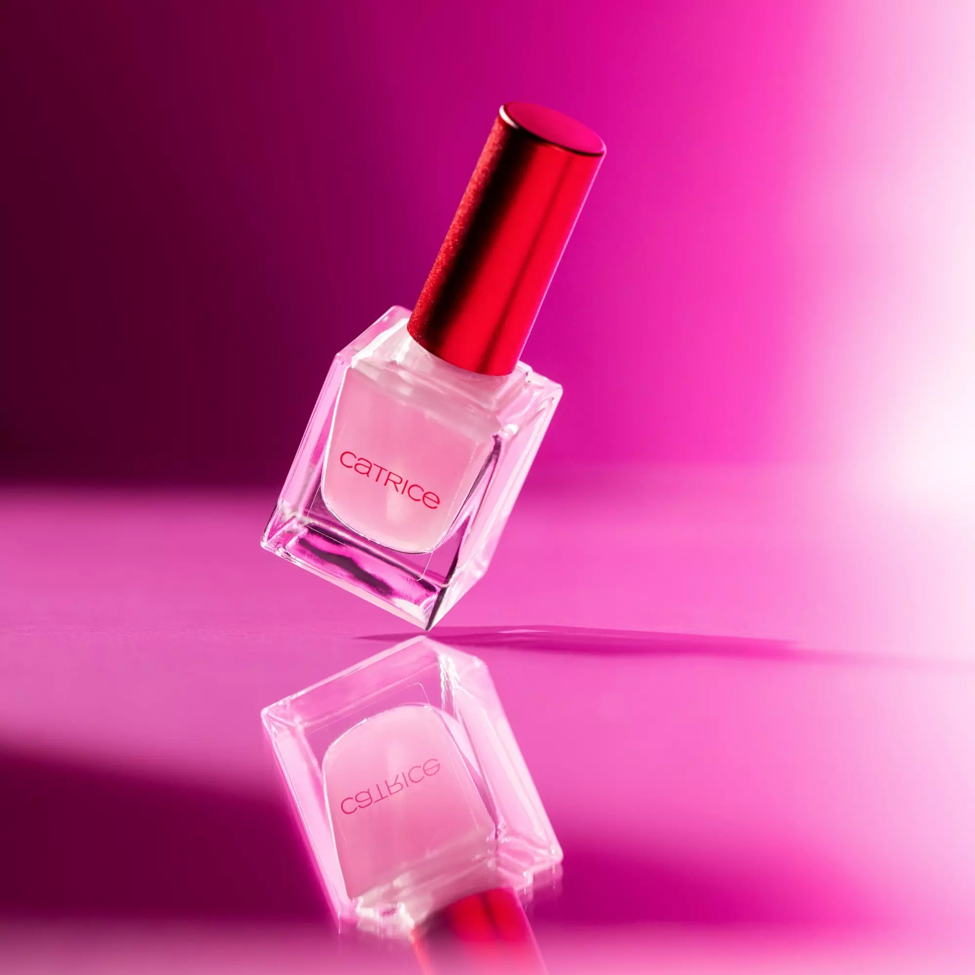 Lac de unghii HEART AFFAIR Catrice [2]