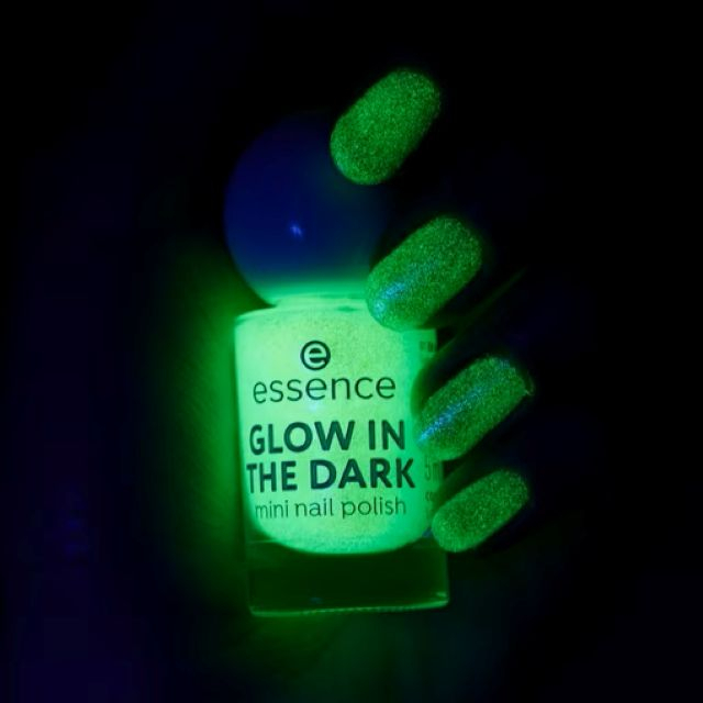 Lac de unghii mini GLOW IN THE DARK Essence 5 ml [4]