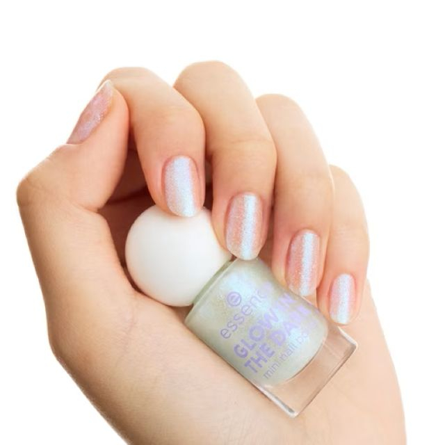 Lac de unghii mini GLOW IN THE DARK Essence 5 ml [5]