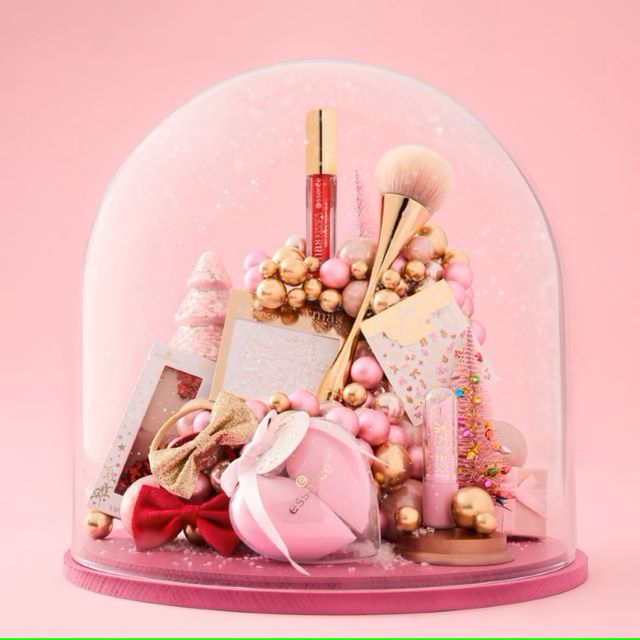 Ulei de buze strălucitor ce își schimbă culoarea xmas KiSSES Essence 2.6 ml [3]