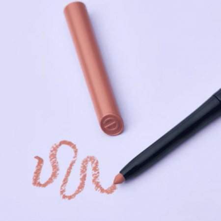 Creion pentru buze 8h MATTE comfort 04 Essence [2]