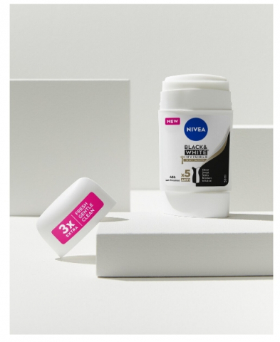 Set antiperspirante Nivea Black & White Silky Smooth, 48h protectie, 50ml x 3 [1]