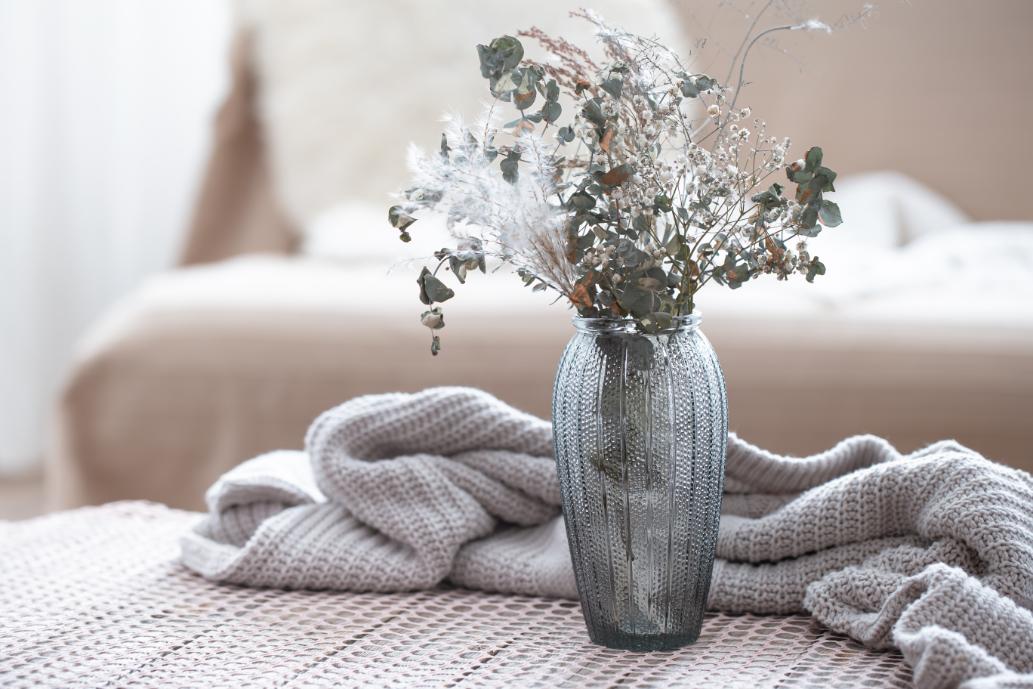 vaza, plante decorative, perdea, paturica