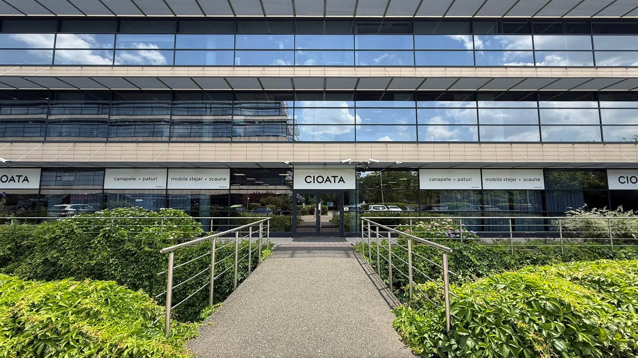Showroom Cioata Băneasa, interior · 740 m²