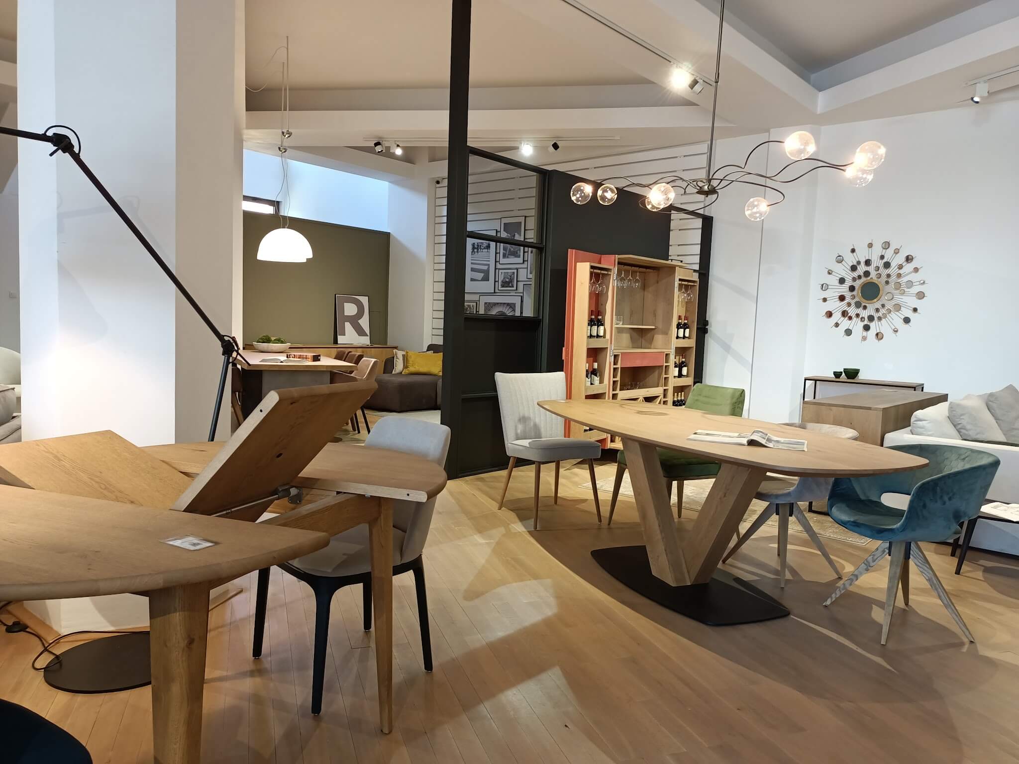 Zonă dining în showroom Cioata