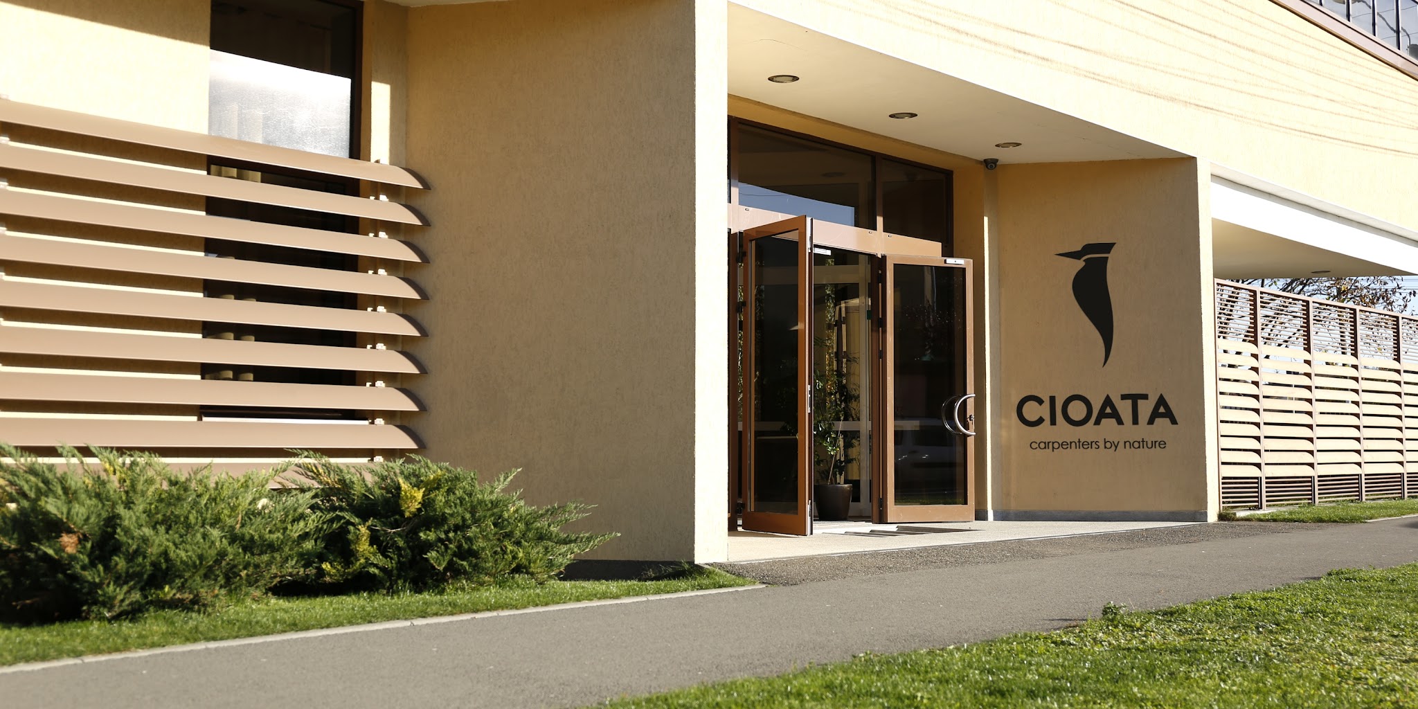 Showroom Cioata Târgu Mureș, interior · 865 m²