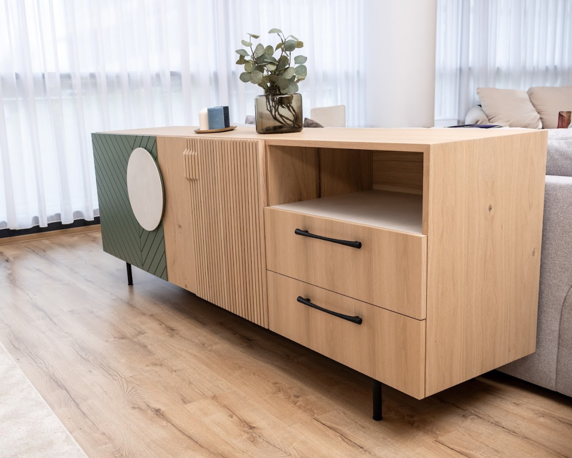 Comodă din stejar cu fronturi verzi, personalizabilă, showroom Cioata Băneasa