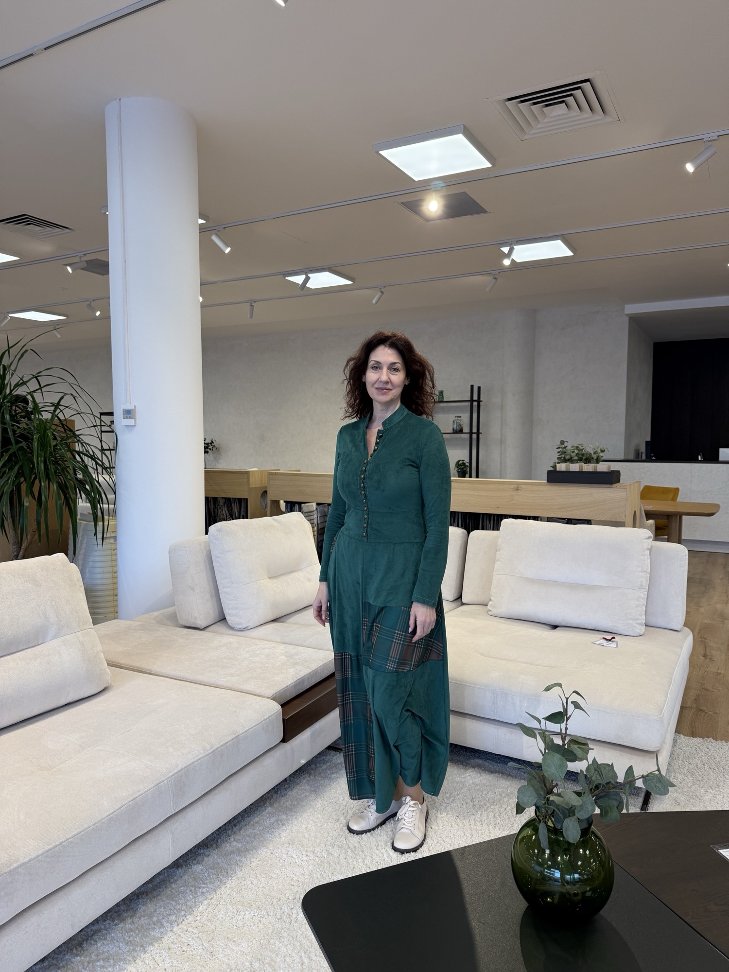 Florina Leonte, consultant showroom Cioata Băneasa