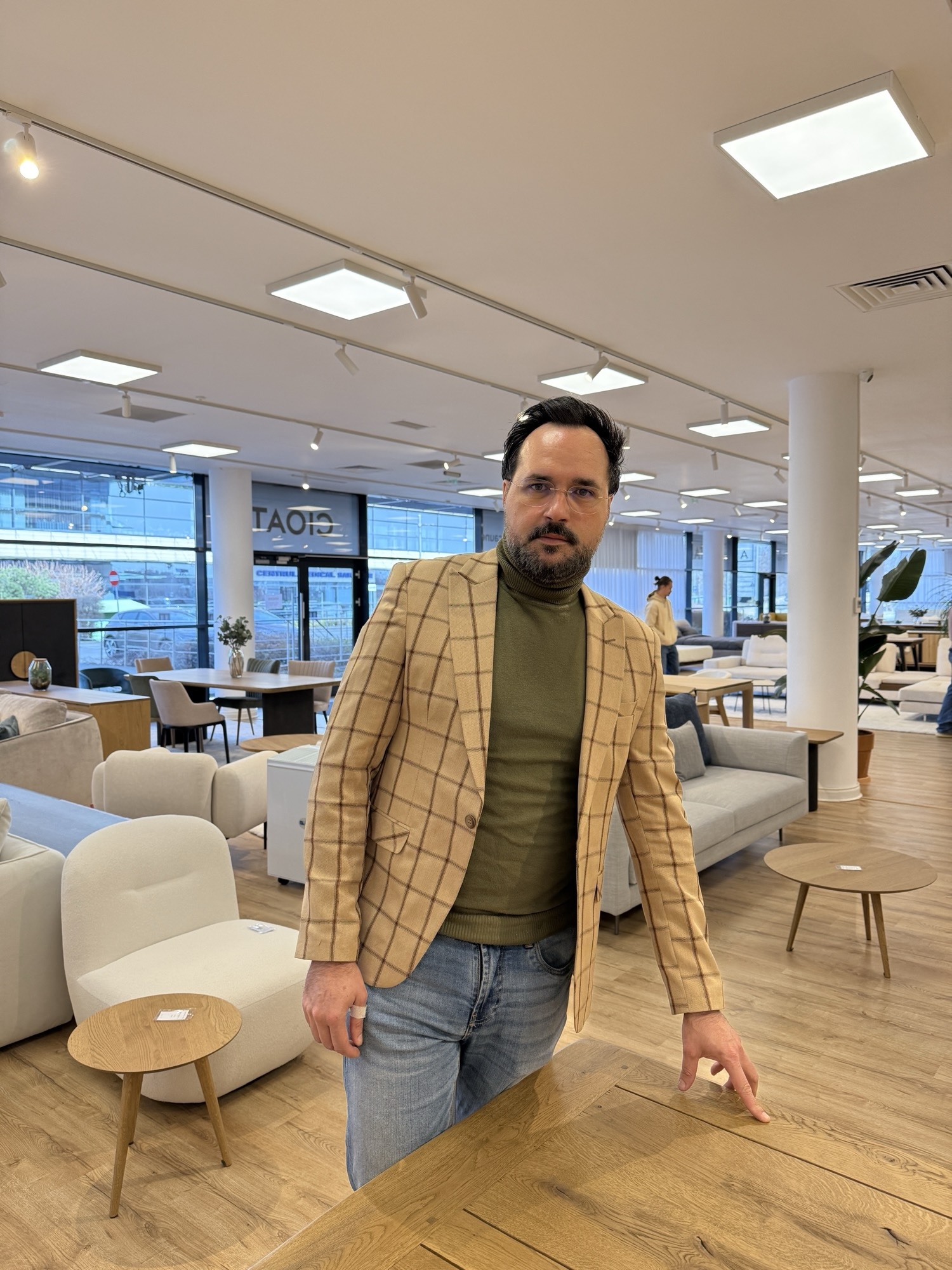 Mihail Diaconescu, consultant showroom Cioata Băneasa