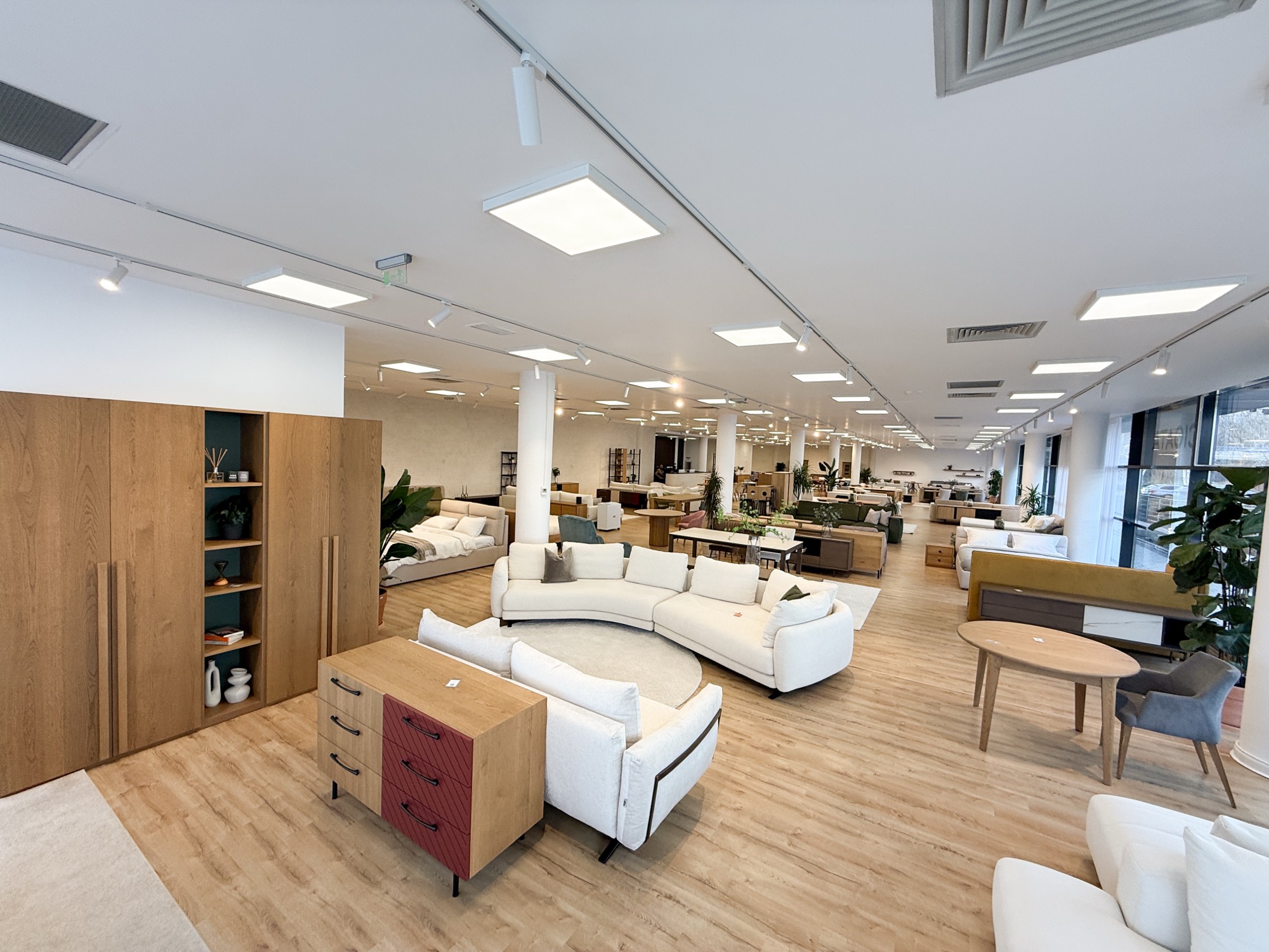Zonă dormitor în showroom Cioata