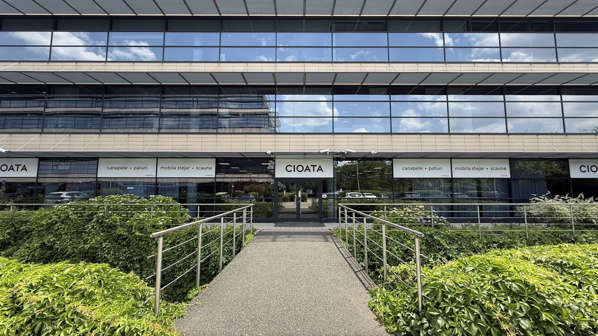 Fațada showroomului Cioata din Băneasa Business Park