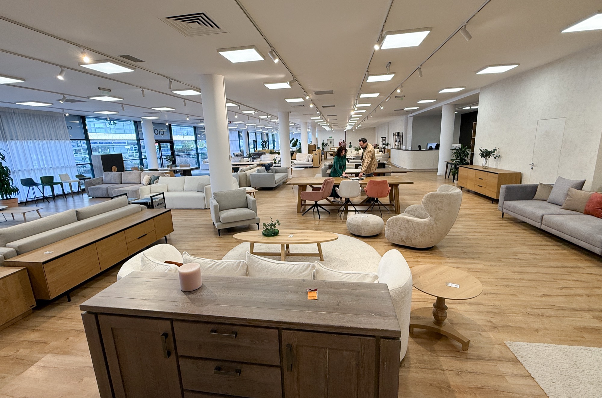 Panoramă din showroomul Cioata Băneasa