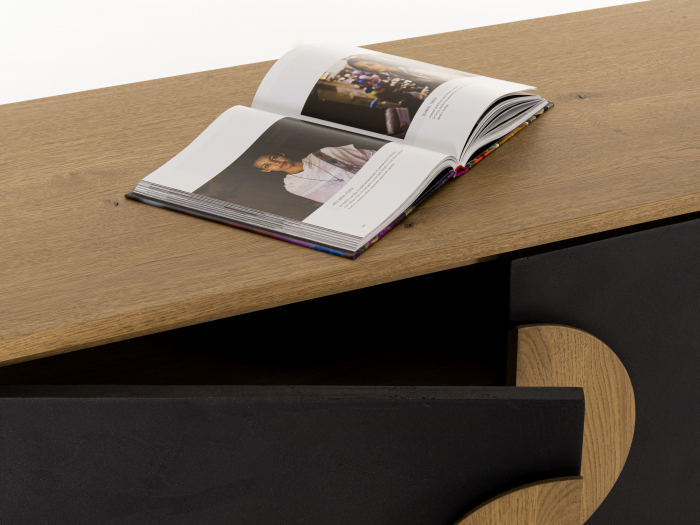 Comoda TV 3 usi 2 sertare Veneto 242cm, lemn de stejar si microciment, picioare metalice, feronerie cu amortizare, multiple finisaje disponibile, stil contemporan [9]