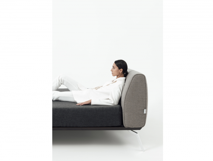 Pat tapitat minimalist Linda, tablie inalta capitonata, cadru metalic, picioare metalice, stil contemporan, personalizabil [11]