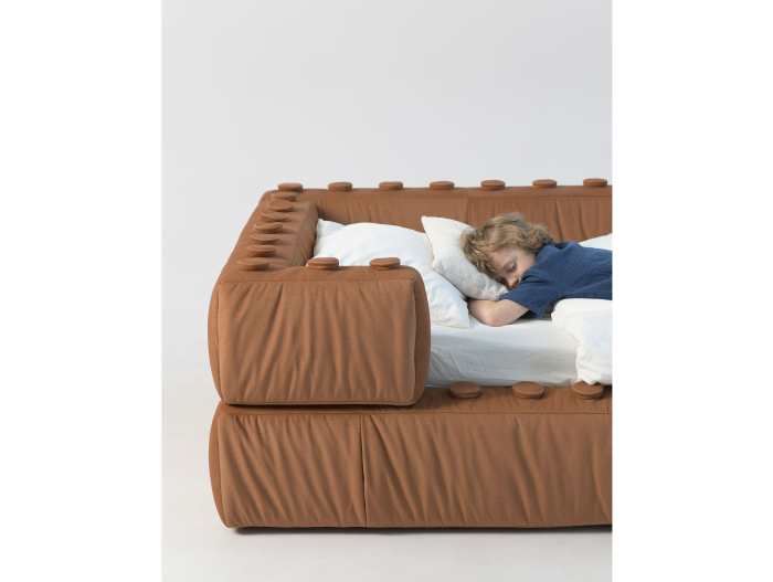 Pat pentru copii tapitat Lego, cu laterala de protectie, lada depozitare, somiera metalica, picioare plastic 3cm, stil contemporan, personalizabil [17]