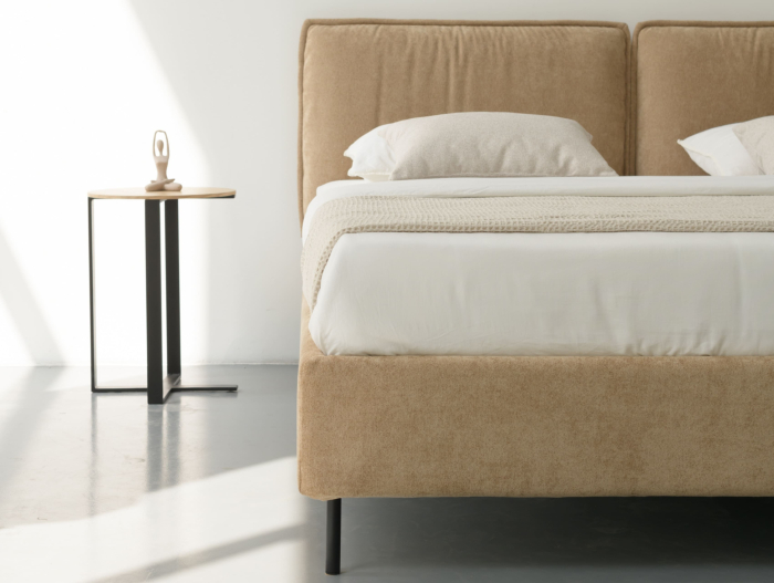 Pat tapitat Alba 1 cu tablie inalta, lada depozitare, somiera metalica, picioare metalice 10cm, laterale dehusabile, stil modern, personalizabil [16]