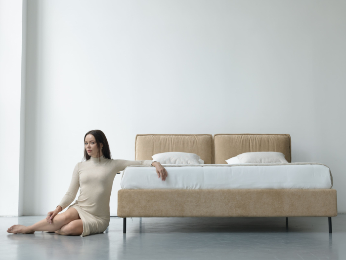 Pat tapitat Alba 1 cu tablie inalta, lada depozitare, somiera metalica, picioare metalice 10cm, laterale dehusabile, stil modern, personalizabil [11]