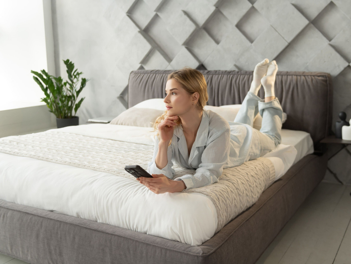 Pat tapitat Bern 1 cu tablie inalta, lada depozitare, somiera metalica, picioare metalice 11cm, laterale dehusabile, stil modern, personalizabil [17]