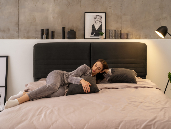 Pat tapitat Catania 1 cu tablie inalta ajustabila, lada depozitare, somiera metalica, picioare metalice 15cm, laterale dehusabile, stil modern, personalizabil [24]