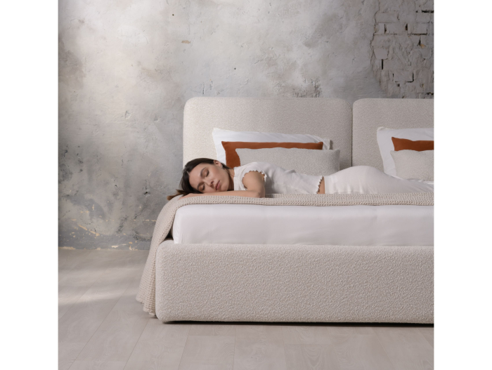 Pat tapitat Elim 2 cu tablie inalta capitonata, lada depozitare, somiera metalica, picioare plastic 3cm, laterale dehusabile, stil modern, personalizabil [43]