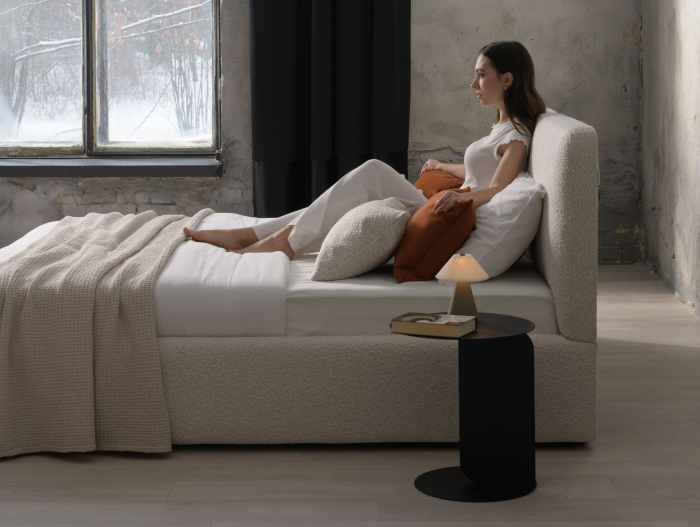 Pat tapitat Elim 2 cu tablie inalta capitonata, lada depozitare, somiera metalica, picioare plastic 3cm, laterale dehusabile, stil modern, personalizabil [33]