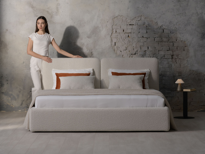 Pat tapitat Elim 2 cu tablie inalta capitonata, lada depozitare, somiera metalica, picioare plastic 3cm, laterale dehusabile, stil modern, personalizabil [48]