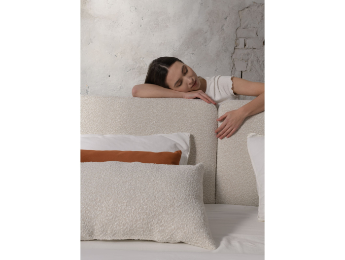 Pat tapitat Elim 2 cu tablie inalta capitonata, lada depozitare, somiera metalica, picioare plastic 3cm, laterale dehusabile, stil modern, personalizabil [46]