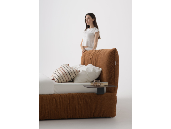 Pat tapitat Kemi cu tablie inalta capitonata, lada depozitare, somiera metalica, picioare plastic 3cm, laterale dehusabile, stil modern, personalizabil [37]