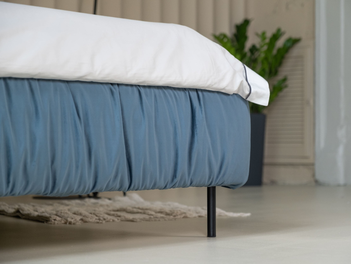 Pat tapitat Marsala cu tablie inalta matlasata, lada depozitare, somiera metalica, picioare metalice 15cm, laterale dehusabile, stil modern, personalizabil [15]