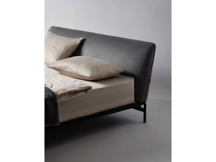 Pat tapitat minimalist Lotus, tablie inalta capitonata, somiera metalica, picioare metalice 18cm, stil contemporan, personalizabil [14]