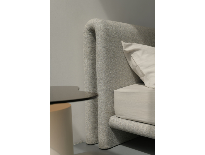 Pat tapitat Nola 1 cu tablie inalta capitonata, lada depozitare, somiera metalica, picioare plastic 3cm, laterale dehusabile, stil modern, personalizabil [14]