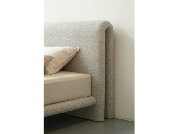 Pat tapitat Nola 1 cu tablie inalta capitonata, lada depozitare, somiera metalica, picioare plastic 3cm, laterale dehusabile, stil modern, personalizabil [17]