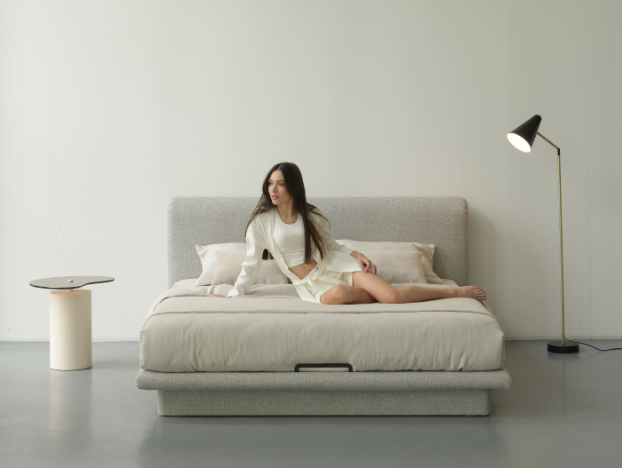 Pat tapitat Nola 1 cu tablie inalta capitonata, lada depozitare, somiera metalica, picioare plastic 3cm, laterale dehusabile, stil modern, personalizabil [6]