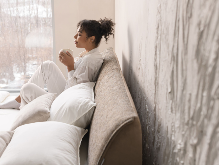 Pat tapitat Novara cu tablie inalta, lada depozitare, somiera metalica, picioare metalice 11cm, laterale dehusabile, stil modern, personalizabil [12]