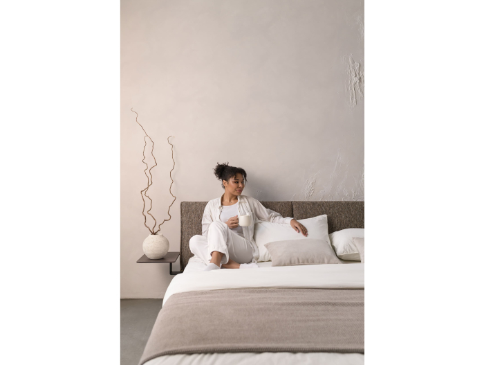 Pat tapitat Novara cu tablie inalta, lada depozitare, somiera metalica, picioare metalice 11cm, laterale dehusabile, stil modern, personalizabil [11]