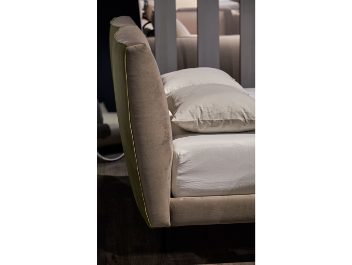 Pat tapitat Ora Light cu tablie inalta capitonata, somiera metalica, picioare metalice 20cm, laterale dehusabile, stil contemporan, personalizabil [15]