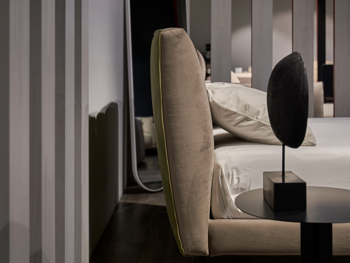 Pat tapitat Ora Light cu tablie inalta capitonata, somiera metalica, picioare metalice 20cm, laterale dehusabile, stil contemporan, personalizabil [3]