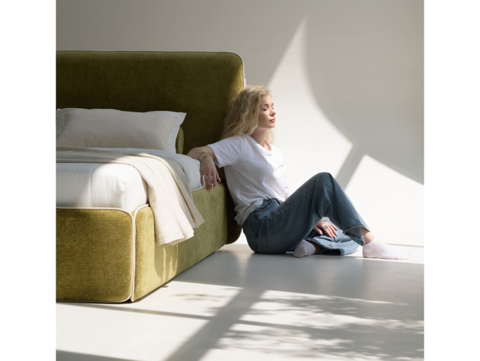 Pat tapitat Torino cu tablie inalta capitonata, lada depozitare, somiera metalica, picioare plastic 3cm, laterale dehusabile, stil modern, personalizabil [21]