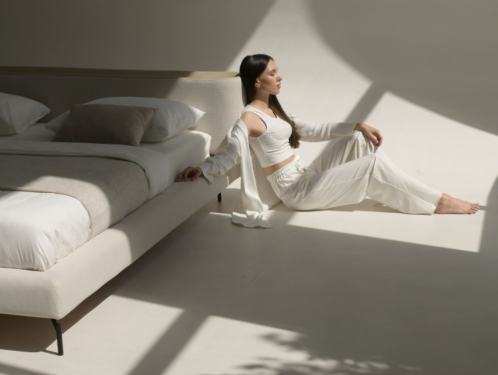 Pat tapitat Vertigo cu tablie inalta capitonata, picioare metal 16cm, laterale dehusabile, stil contemporan, personalizabil [19]