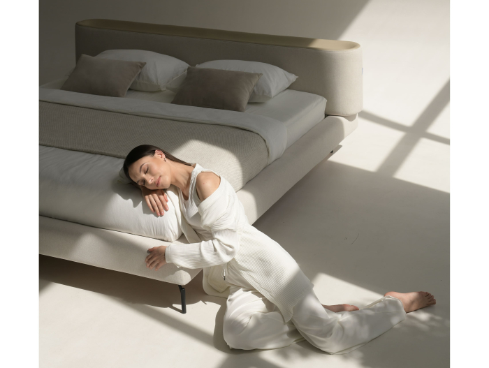 Pat tapitat Vertigo cu tablie inalta capitonata, picioare metal 16cm, laterale dehusabile, stil contemporan, personalizabil [20]