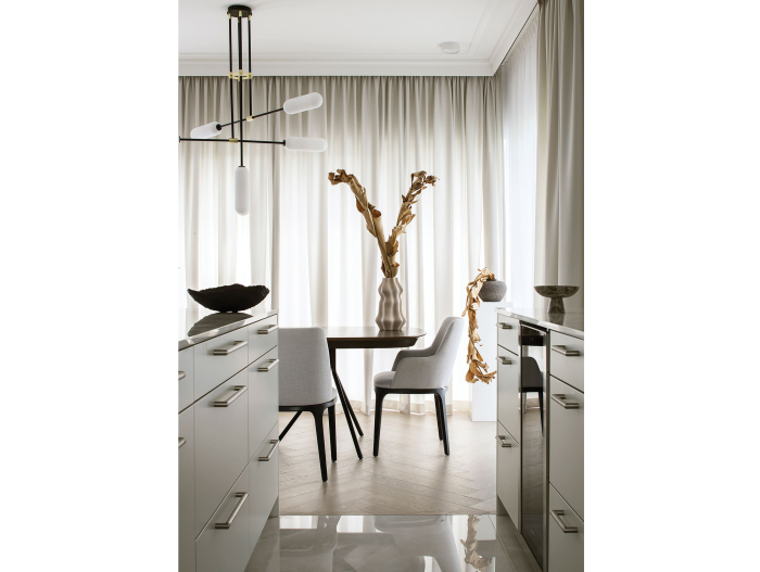 Scaun cu brate Movano, tapitat, personalizabil, picioare lemn masiv, scoica lemn masiv, stil contemporan, tapiterie stofa sau piele [12]